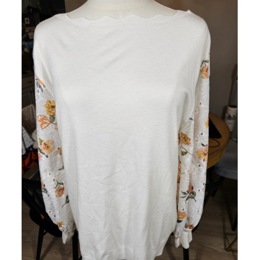 Sioni White Scalloped Neck Sweater Floral Eyelet Embroidered Sleeves Large